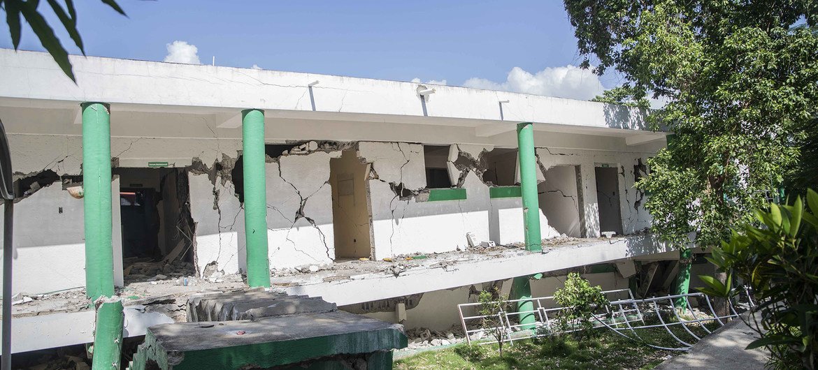 The Hôpital de Référence Communautaire de l’Asile in the south-west of Haiti was severely damaged in the 14 August 2021 earthquake. The Hôpital de Référence Communautaire de l’Asile in the south-west of Haiti was severely damaged in the 14 August 2021 earthquake.