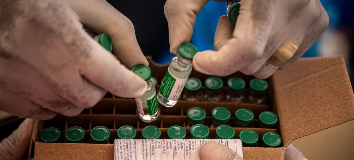 Mali rolls out its vaccination programme against COVID-19 in Bamako with 396,000 doses of vaccines provided under the COVAX Facility.