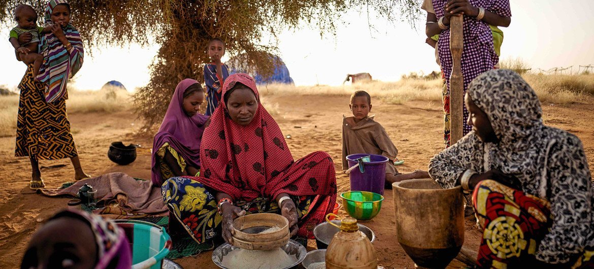 Displaced women prepare food at an informal camp in Bagoundié, Mali. Displaced women prepare food at an informal camp in Bagoundié, Mali.