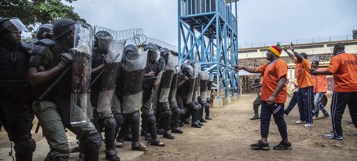 A simulation exercise on the management of a riot by inmates takes place in Ngaragba Prison in the Central African Republic.