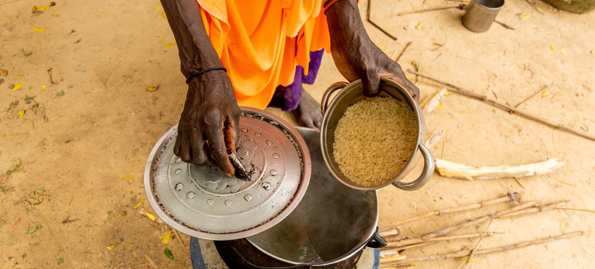 Kuzeydoğu Nijerya'da yaklaşık 3,2 milyon insan yeterince yemek alamıyor. 