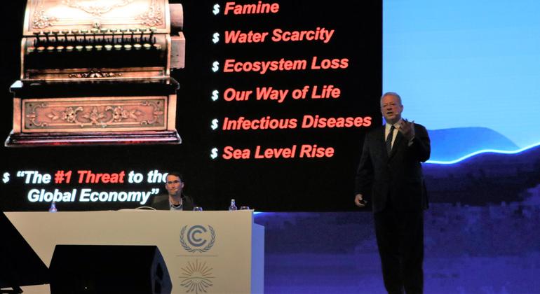 Al Gore, COP27'de Climate Trace envanterinin lansmanı sırasında...