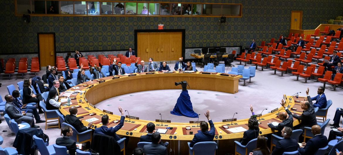 Security Council renews the sanctions regime on Somalia.