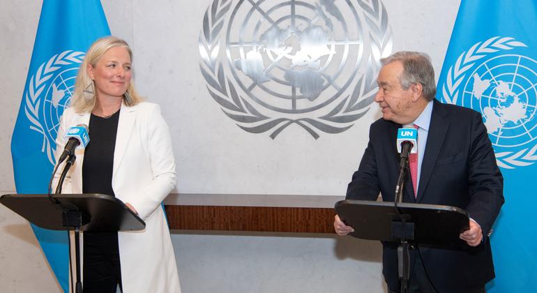 Secretary-General António Guterres at the launched of the Expert Group on Net-Zero Commitments. On the left is Catherine McKenna, chair of the group.