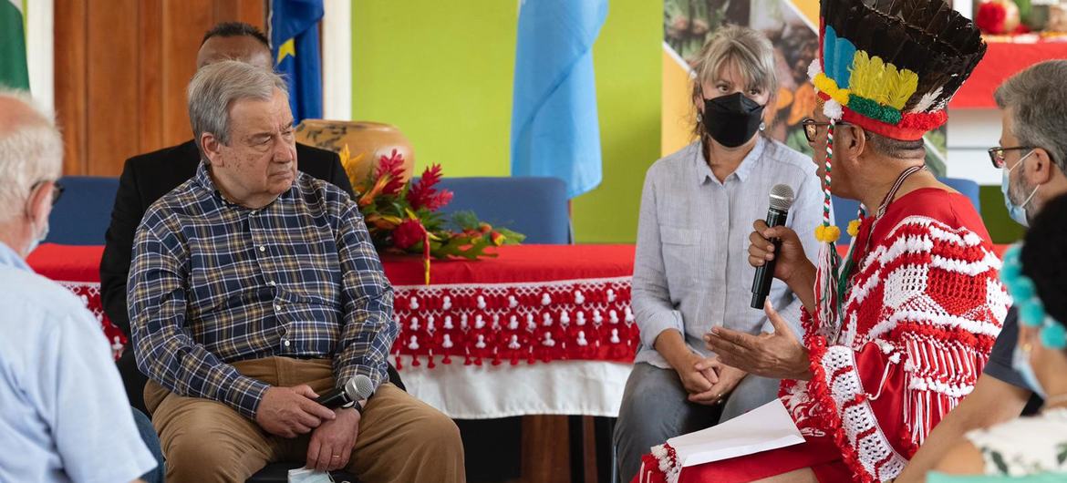 United Nations Secretary-General António Guterres (centre) meets with members of agricultural cooperatives led by indigenous women and men at Pierre Kondre-Redi Doti Village, in the rainforest belt of Suriname.