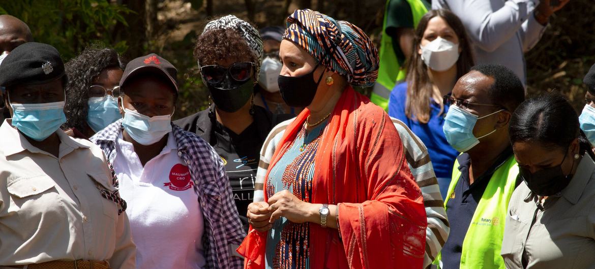 Deputy Secretary-General Amina Mohammed visits the Adopt-a-River initiative at Kawangware Primary School, Nairobi to witness, first-hand, ecosystem restoration efforts. Deputy Secretary-General Amina Mohammed visits the Adopt-a-River initiative at Kawangware Primary School, Nairobi to witness, first-hand, ecosystem restoration efforts.