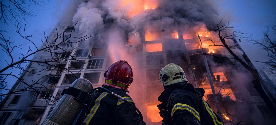 A residental building burns after being shelled in Kyiv, Ukraine. Two people died and fifty people were rescued by Ukraine emergency workers. A residental building burns after being shelled in Kyiv, Ukraine. Two people died and fifty people were rescued by Ukraine emergency workers.