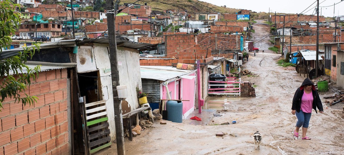 Unofficial settlement in 'Altos de la Florida', in the southern parts of the outskirts of Bogota, Colombia. Unofficial settlement in 'Altos de la Florida', in the southern parts of the outskirts of Bogota, Colombia.