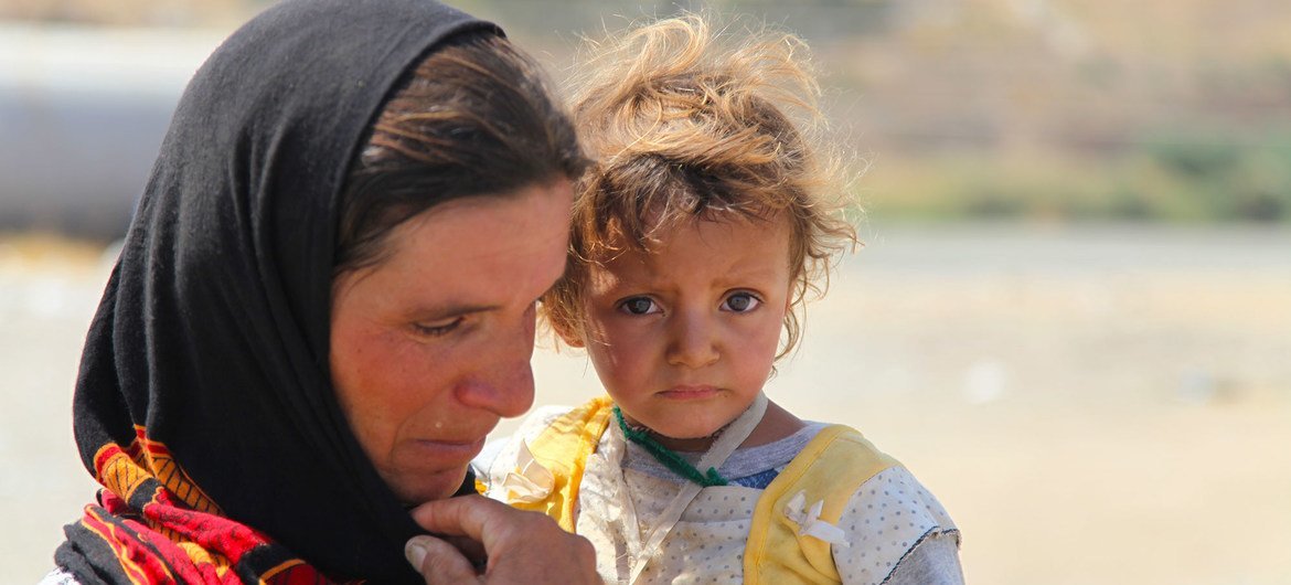 Yazidis who fled Sinjar Mountain re-enter Iraq from the Syrian Arab Republic. (file) Yazidis who fled Sinjar Mountain re-enter Iraq from the Syrian Arab Republic. (file)