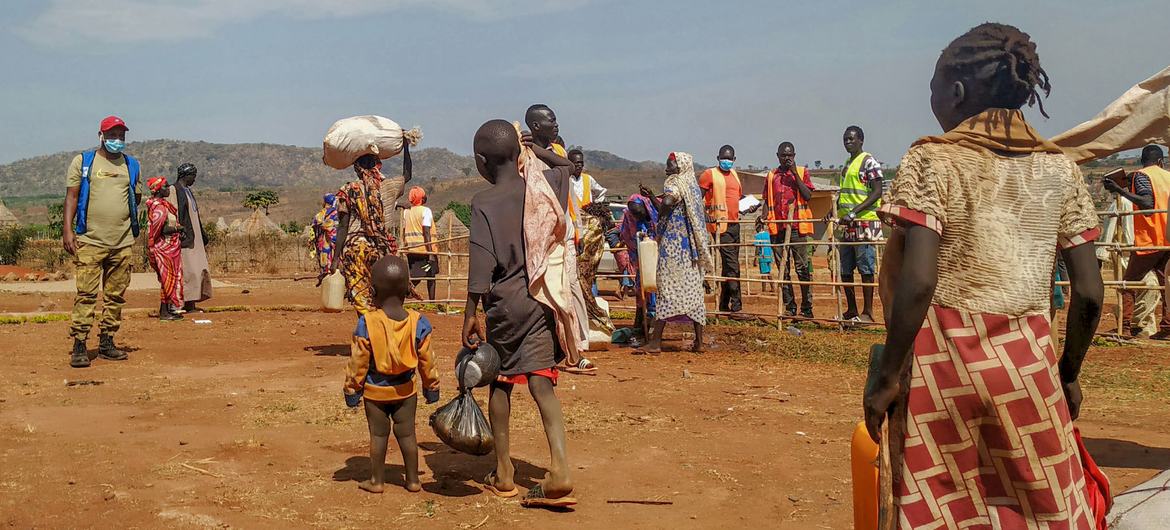 UNHCR and partners move refugees to safety in the Benishangul Gumuz region in Ethiopia. UNHCR and partners move refugees to safety in the Benishangul Gumuz region in Ethiopia.