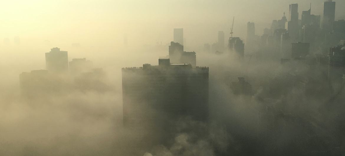 Smog fills the skyline of the city of Toronto, Canada. Smog fills the skyline of the city of Toronto, Canada.