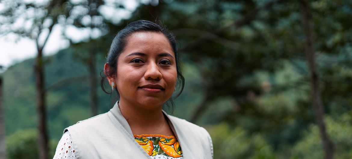 Agronomist Deborah Suc, a member of the Poqomchi community, works for the World Food Programme (WFP) in Guatemala. Agronomist Deborah Suc, a member of the Poqomchi community, works for the World Food Programme (WFP) in Guatemala.