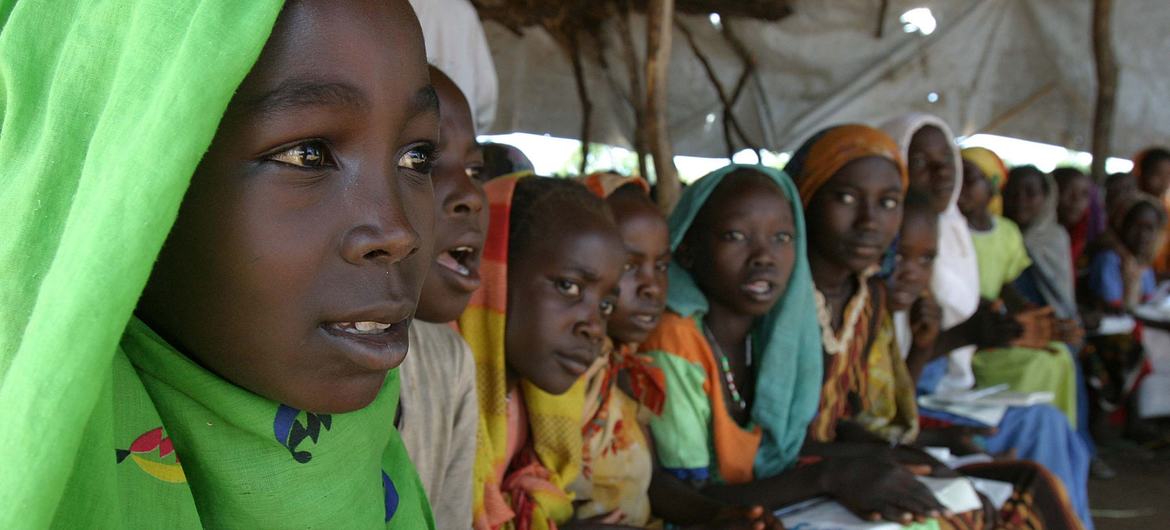 Central African girls aged 12-18 years in Sam-Ouandja, Haute-Kotto prefecture. Central African girls aged 12-18 years in Sam-Ouandja, Haute-Kotto prefecture.