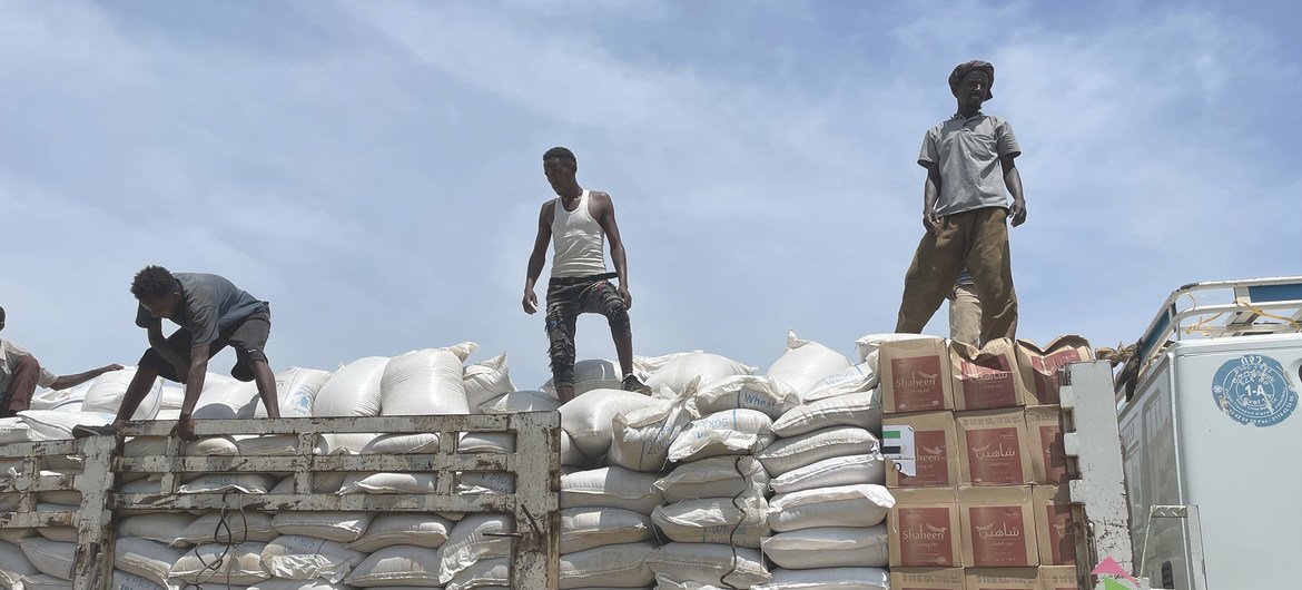 Food is distributed in Zelazle in northern Ethiopia. Food is distributed in Zelazle in northern Ethiopia.