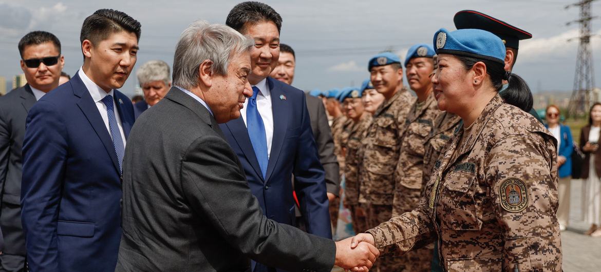 Secretary-General António Guterres greets Mongolian peacekeepers which has the largest per capita contribution to peacekeeping operations. Secretary-General António Guterres greets Mongolian peacekeepers which has the largest per capita contribution to peacekeeping operations.