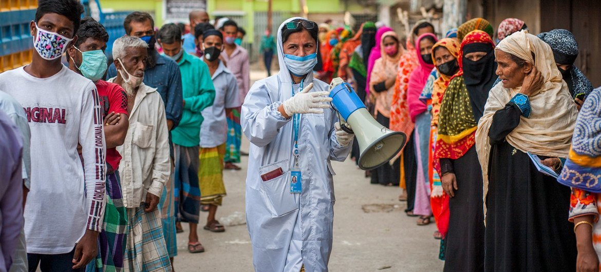 Food distribution during the coronavirus pandemic in Bangladesh. (file) Food distribution during the coronavirus pandemic in Bangladesh. (file)