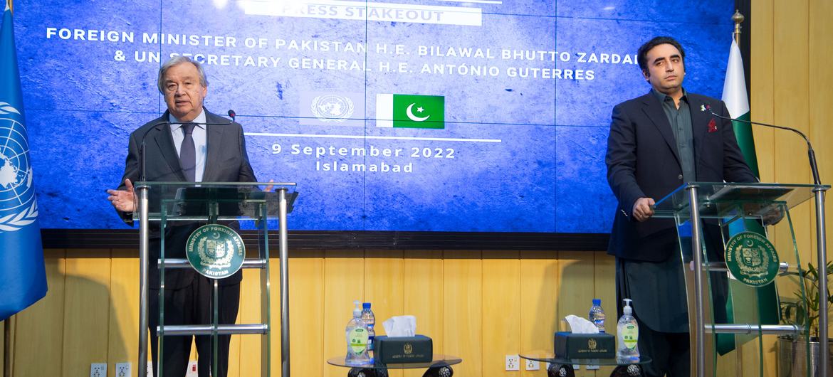 Secretary-General António Guterres (left) and Foreign Minister Bilawal Bhutto Zardari of Pakistan hold a joint press conference. Secretary-General António Guterres (left) and Foreign Minister Bilawal Bhutto Zardari of Pakistan hold a joint press conference.
