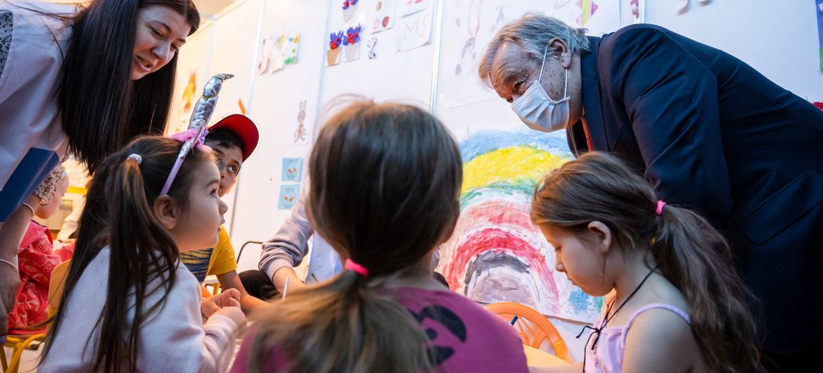 Secretary-General António Guterres visits a refugee centre in Chișinău, in the Republic of Moldova. Secretary-General António Guterres visits a refugee centre in Chișinău, in the Republic of Moldova.
