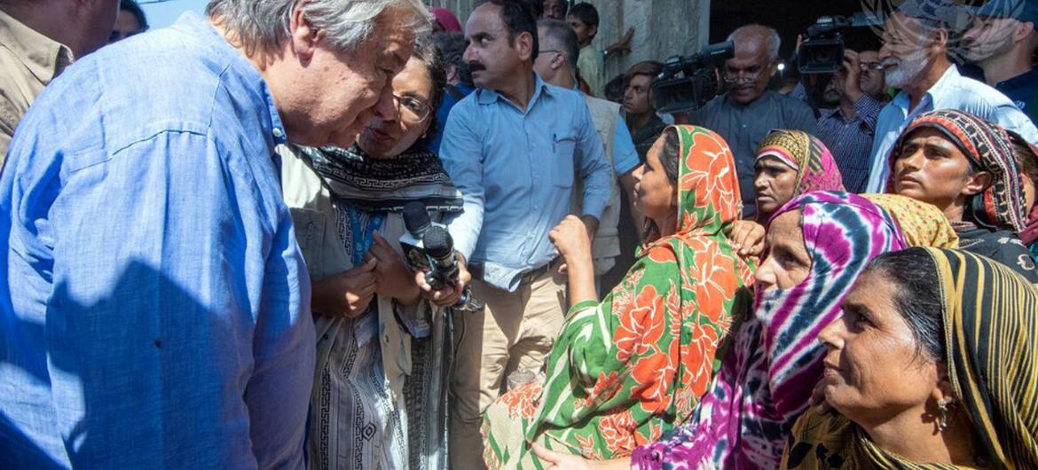 Secretary-General António Guterres (left) witnessed the impact of the floods in the provinces of Sindh and Balochistan. While there, he met with people impacted by the floods, as well as with civil society and first responders. Secretary-General António Guterres (left) witnessed the impact of the floods in the provinces of Sindh and Balochistan. While there, he met with people impacted by the floods, as well as with civil society and first responders.