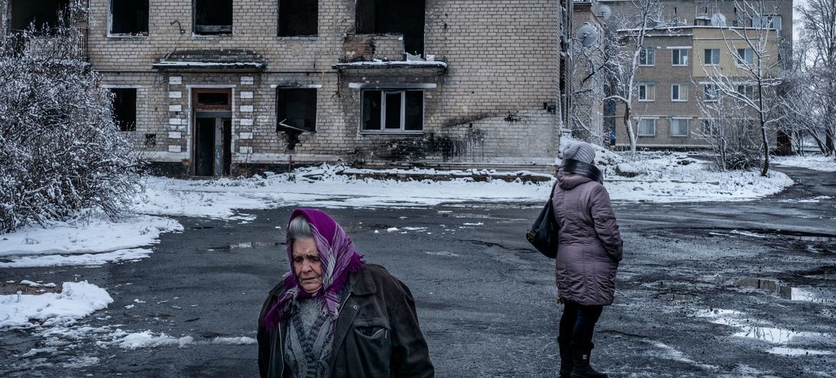People walk past a residential building destroyed by shelling in Donetsk Oblast, Ukraine. (file) People walk past a residential building destroyed by shelling in Donetsk Oblast, Ukraine. (file)