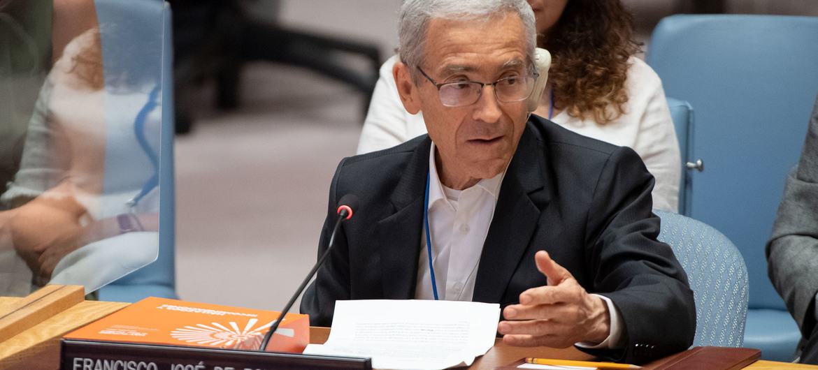 Hakikat Komisyonu Başkanı Francisco José de Roux Rengifo, Kolombiya'daki Birleşmiş Milletler Doğrulama Misyonu hakkında Güvenlik Konseyi toplantısına brifing veriyor. Hakikat Komisyonu Başkanı Francisco José de Roux Rengifo, Kolombiya'daki Birleşmiş Milletler Doğrulama Misyonu hakkında Güvenlik Konseyi toplantısına brifing veriyor.