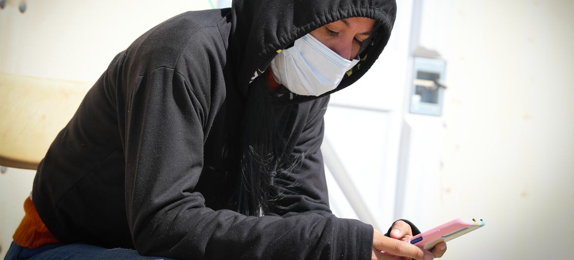 Janibeth, a Venezuelan migrant, at an IOM camp in Chile.