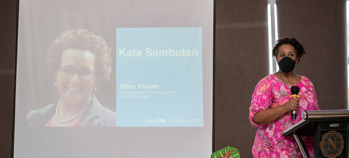 Milen Kidane, UNICEF Indonesia Chief of Child Protection, visited students in Bone District, South Sulawesi Province, Indonesia. Milen Kidane, UNICEF Indonesia Chief of Child Protection, visited students in Bone District, South Sulawesi Province, Indonesia.