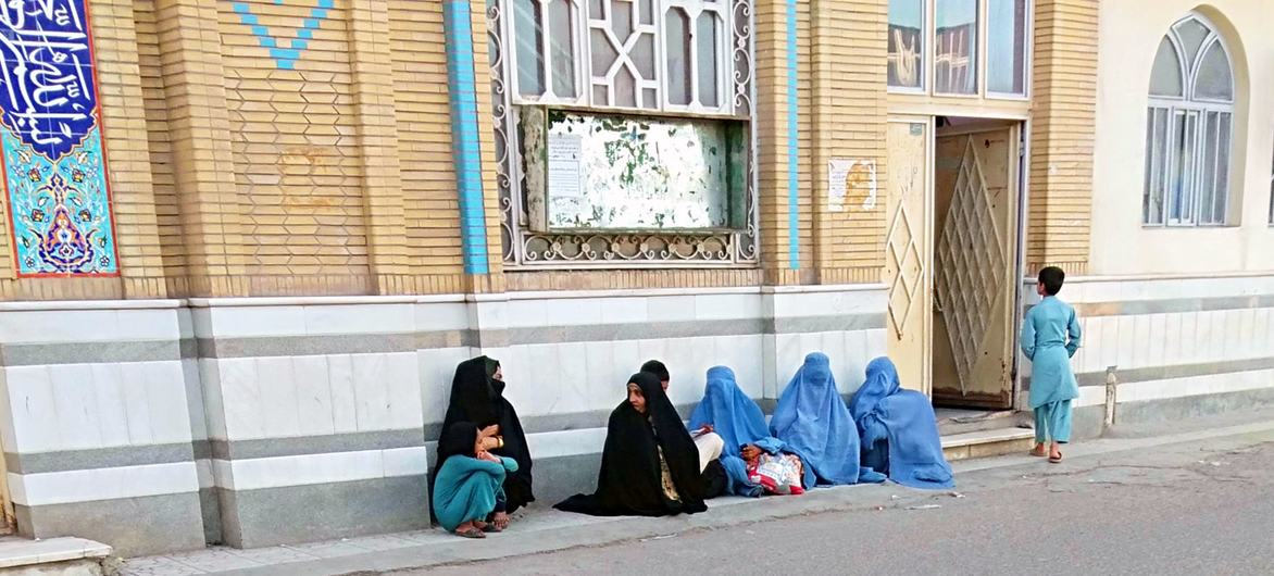 Women and children wait for alms in front of a Mosque in Herat City, Afghanistan . Women and children wait for alms in front of a Mosque in Herat City, Afghanistan .