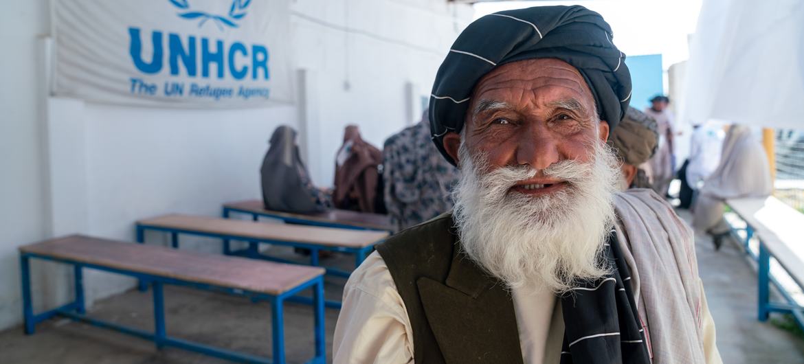An internally displaced person waiting for his turn to receive financial aid from UNHCR, in Afghanistan. An internally displaced person waiting for his turn to receive financial aid from UNHCR, in Afghanistan.