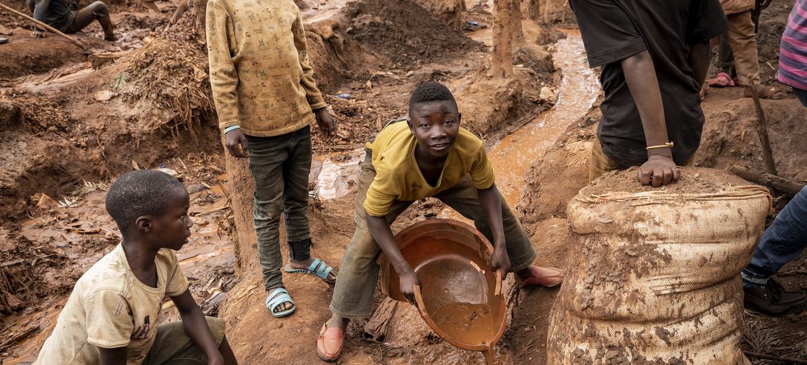 Children at work mining for gold in Luhihi village, South Kivu Province in DRC. Children at work mining for gold in Luhihi village, South Kivu Province in DRC.