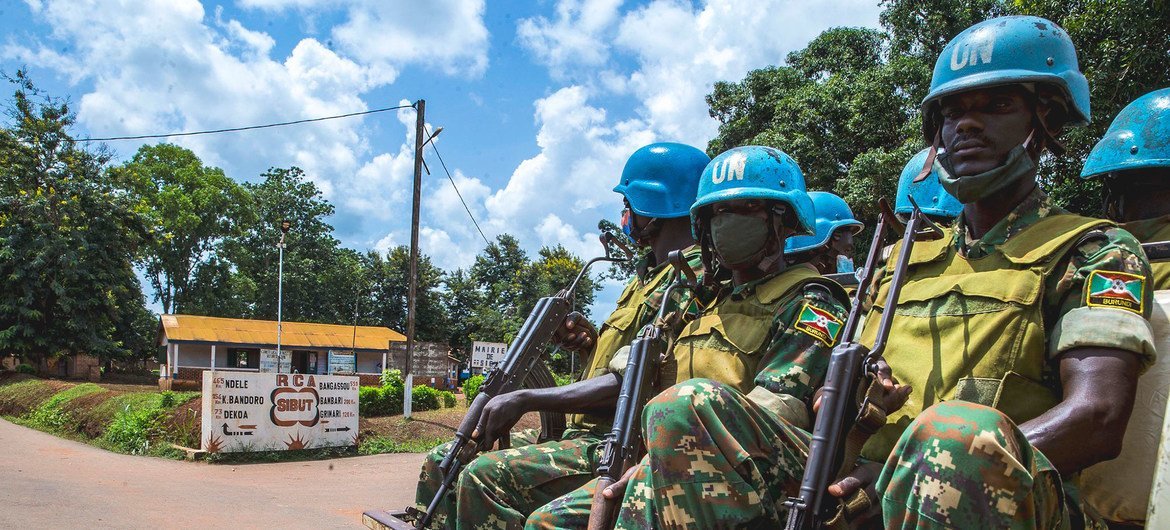 Peacekeepers from MINUSCA’s Burundian contingent on patrol in Bokengue. Peacekeepers from MINUSCA’s Burundian contingent on patrol in Bokengue.