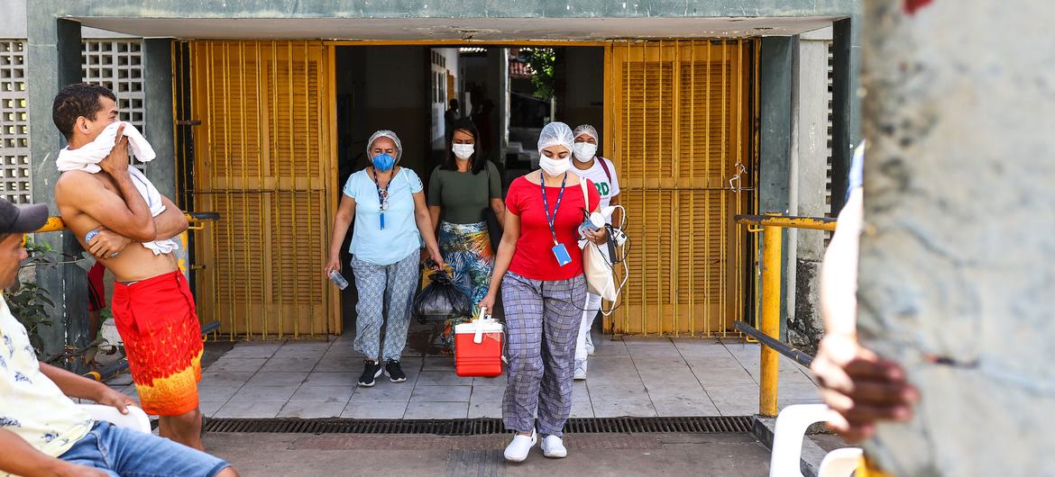 Healthcare workers are administering COVID-19 vaccines to homeless people as part of a massive vaccination campaign in Brazil. Healthcare workers are administering COVID-19 vaccines to homeless people as part of a massive vaccination campaign in Brazil.