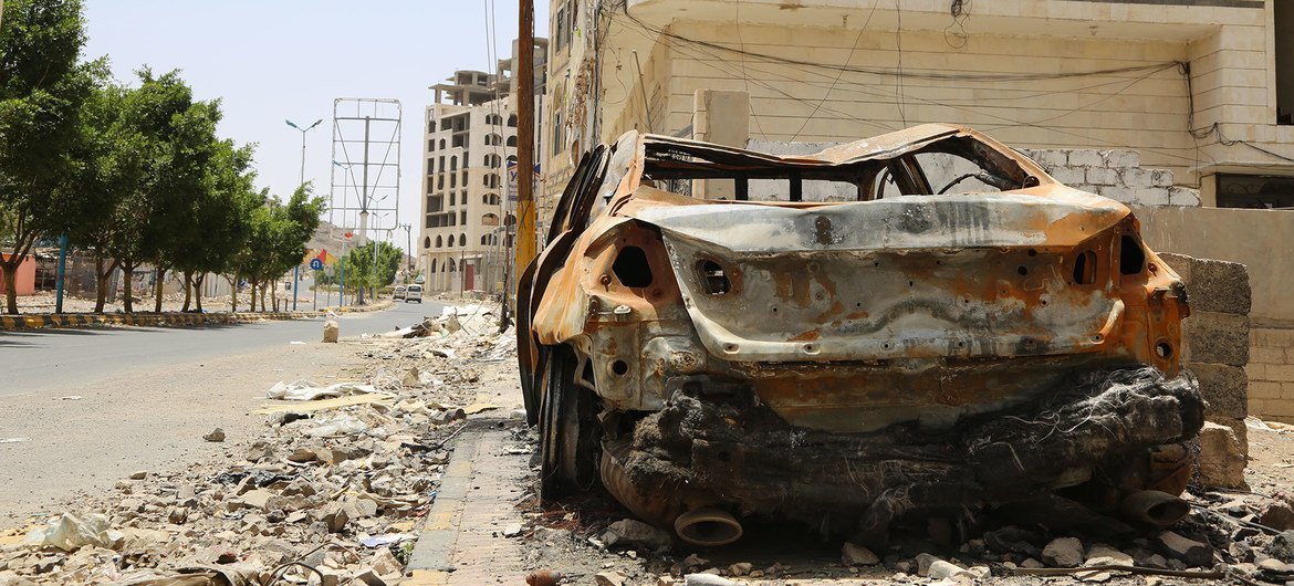 The Faj Attan neighbourhood in Yemen is regularly hit by airstrikes. Most of the population has left. The Faj Attan neighbourhood in Yemen is regularly hit by airstrikes. Most of the population has left.