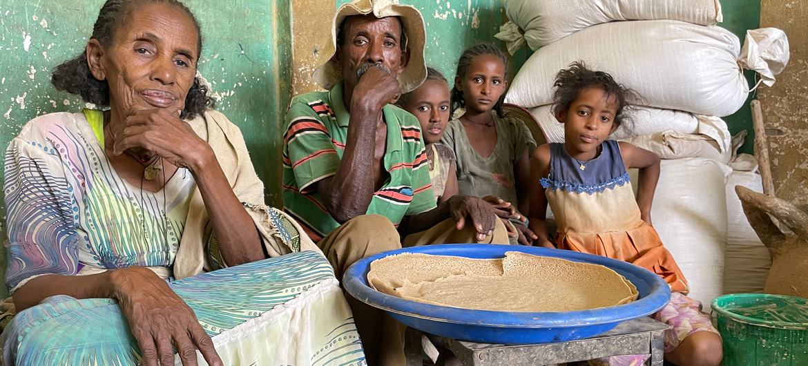 A displaced family living in a settlement in the Asgede district of Tigray receive WFP food assistance. A displaced family living in a settlement in the Asgede district of Tigray receive WFP food assistance.