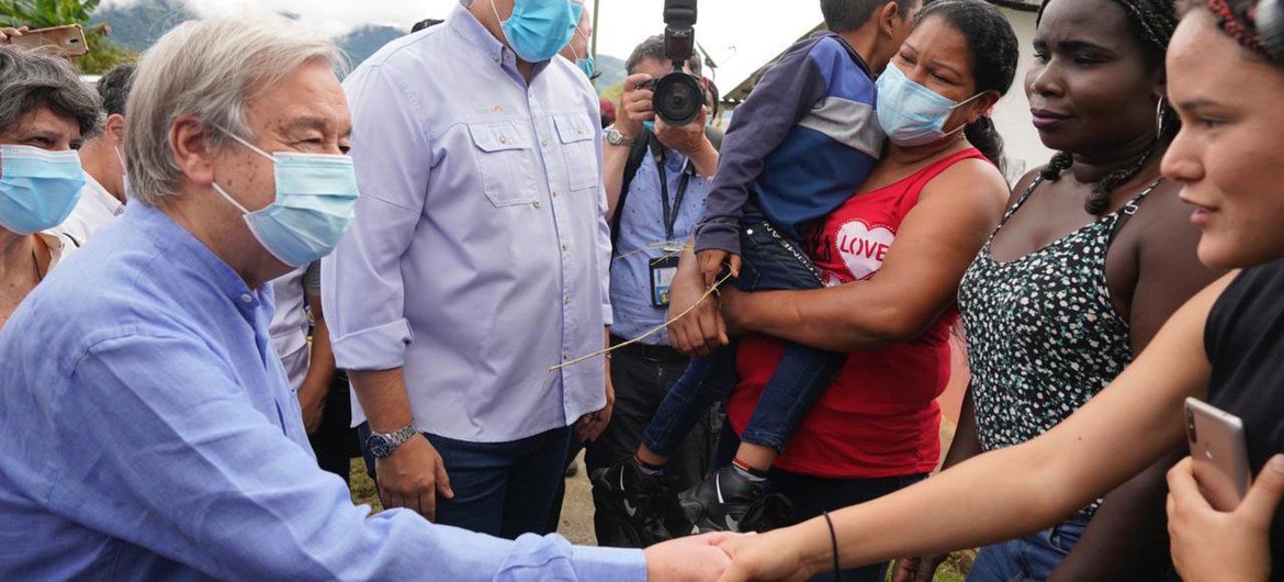 Secretary-General António Guterres talks to villagers in Llano Grande, Colombia, where he witnessed how the peace process was developing in Colombia. Secretary-General António Guterres talks to villagers in Llano Grande, Colombia, where he witnessed how the peace process was developing in Colombia.