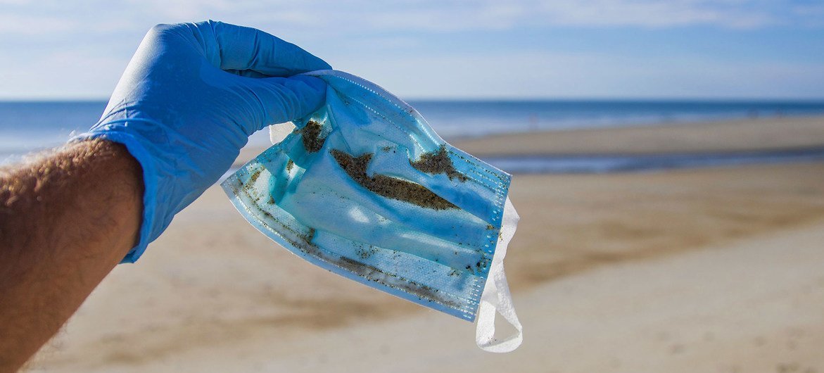 A face mask found during a beach cleanup in Hampton Beach, New Hampshire, USA. A face mask found during a beach cleanup in Hampton Beach, New Hampshire, USA.