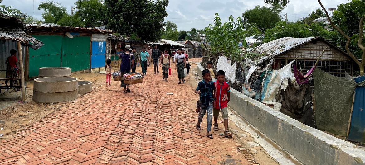 A busy street in the Kutupalong Rohingya refugee camp in Cox's Bazar, Bangladesh. A busy street in the Kutupalong Rohingya refugee camp in Cox's Bazar, Bangladesh.