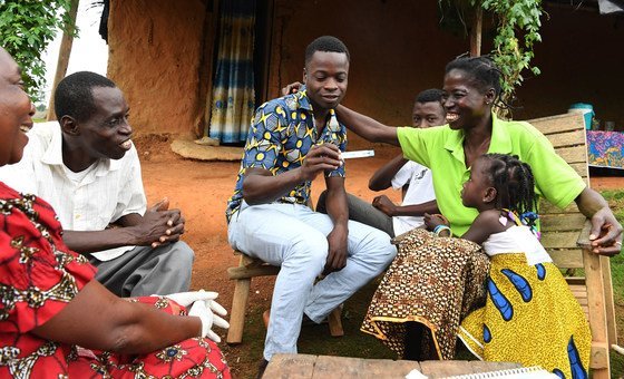 A family undergoes a HIV screening test at home in southwest Côte d’ivoire. A family undergoes a HIV screening test at home in southwest Côte d’ivoire.