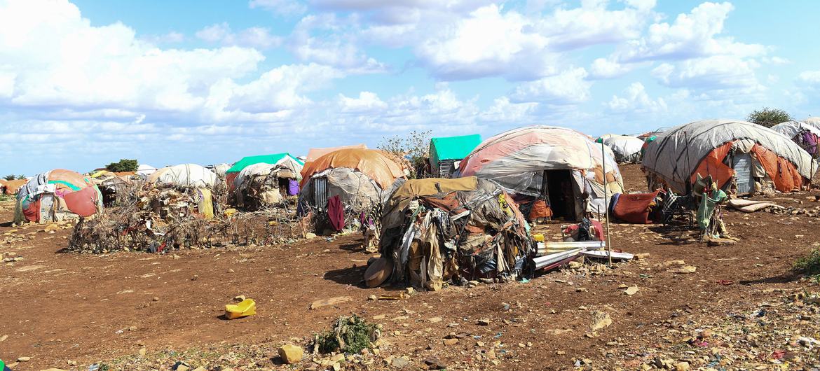Şu anda Somali, Baidoa'da yerinden edilmiş yeni gelenlere ev sahipliği yapan ADC yer değiştirme kampına bir bakış.
