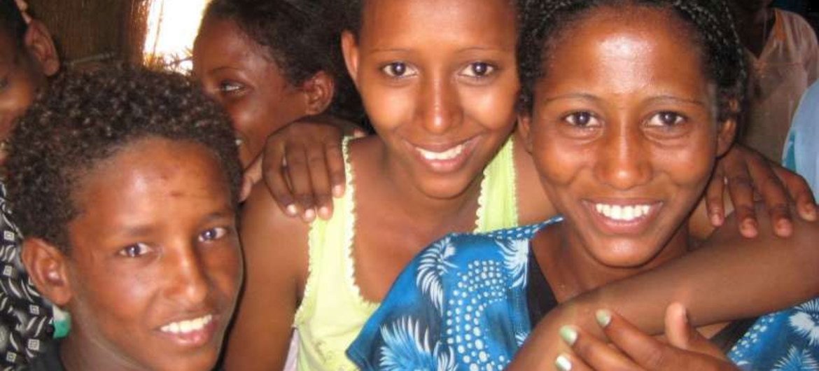 A group of smiling Eritrean women and a young boy posing for a photo.