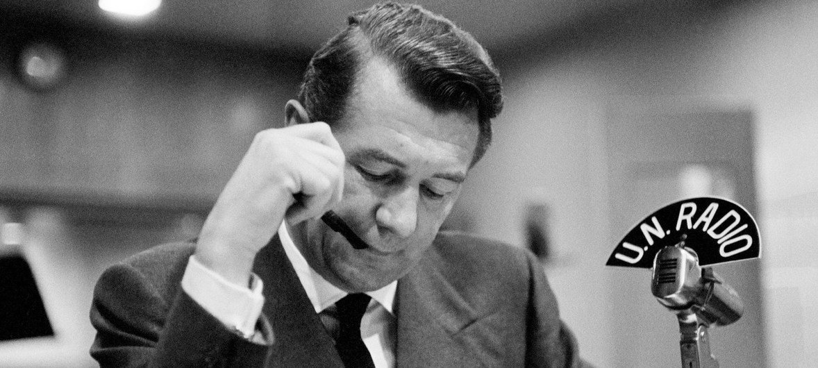 Michael Redgrave, the celebrated British actor, at UN Radio studios, United Nations Headquarters in New York. (October 1956) Michael Redgrave, the celebrated British actor, at UN Radio studios, United Nations Headquarters in New York. (October 1956)