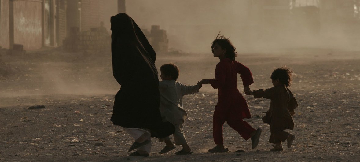A family runs across a dusty street in Herat, Afghanistan. (file) A family runs across a dusty street in Herat, Afghanistan. (file)