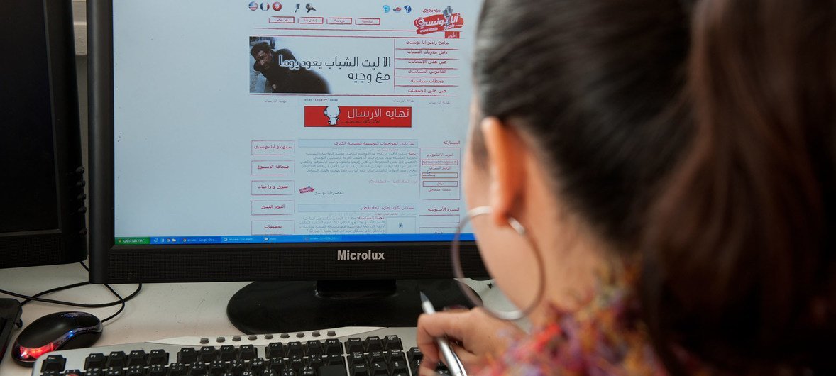 A young woman works on a computer in Tunisia. A joint declaration by global rights experts urges States to recognize people’s right to use the Internet as “an essential condition” for them to express their views. A young woman works on a computer in Tunisia. A joint declaration by global rights experts urges States to recognize people’s right to use the Internet as “an essential condition” for them to express their views.